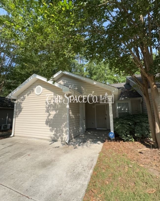 "Charming 2-Bedroom Retreat with 2 Full Baths on Vermont Road!"