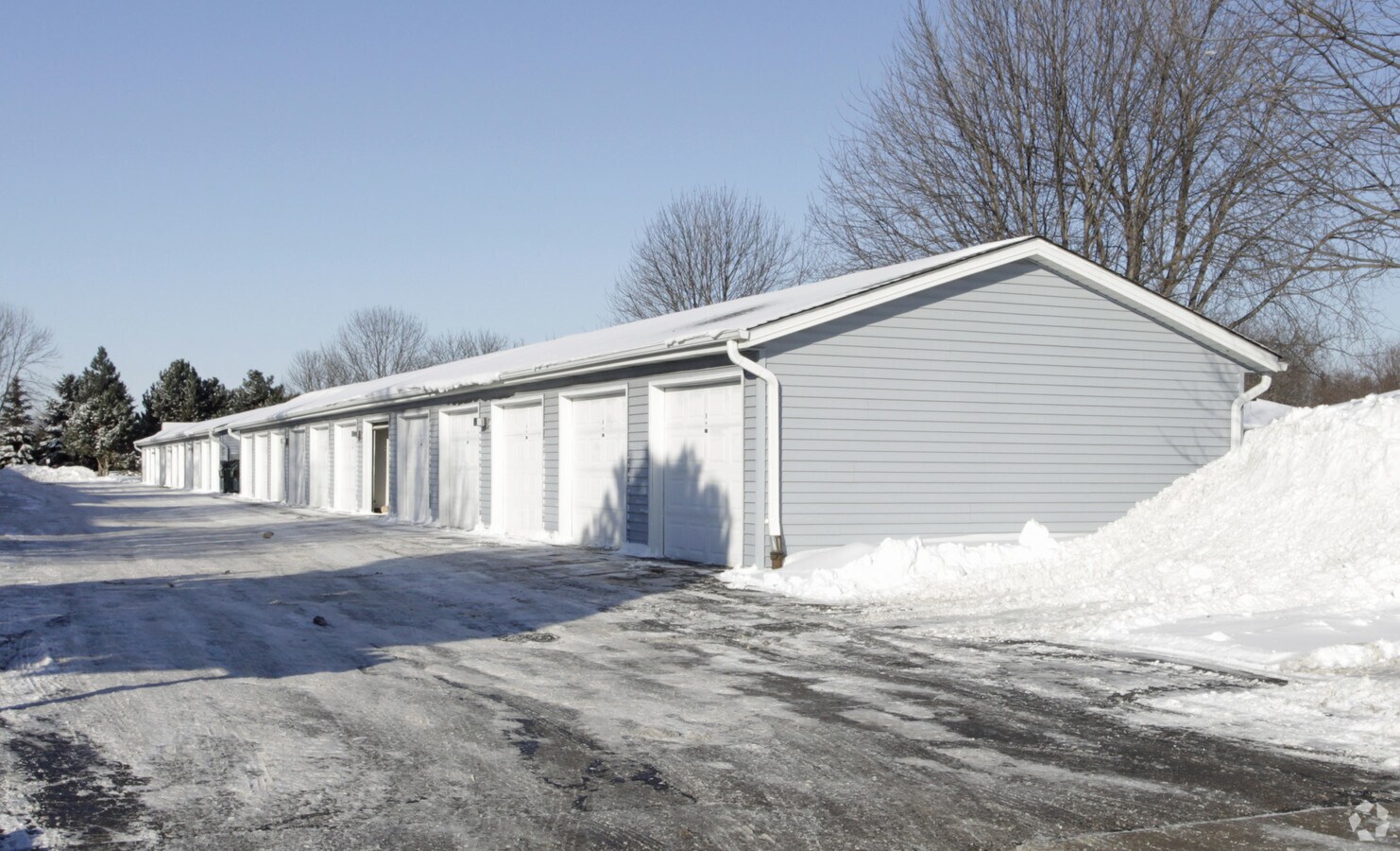 Garage - Knoll Apartments