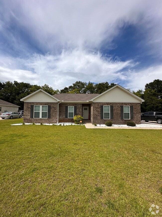 Building Photo - Available August! Rental