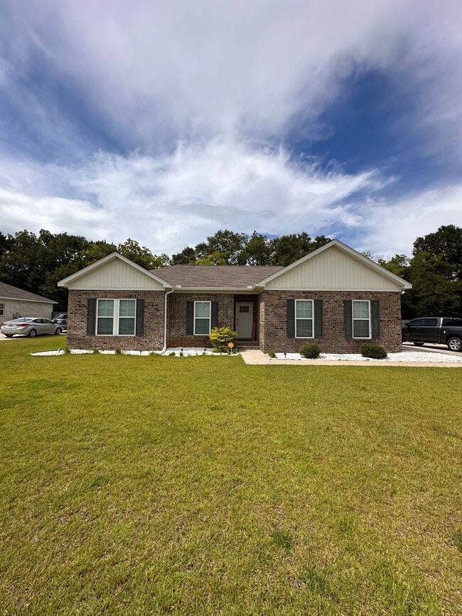 Building Photo - Available August! Rental