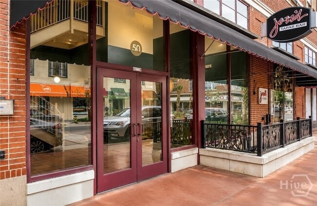 Photo - 122 W Broughton St Unidad 202