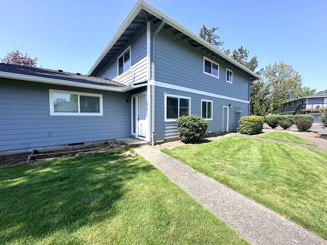 SPACIOUS, CLEAN W/Tons of storage! Tee Off... - SPACIOUS, CLEAN W/Tons of storage! Tee Off... Rental