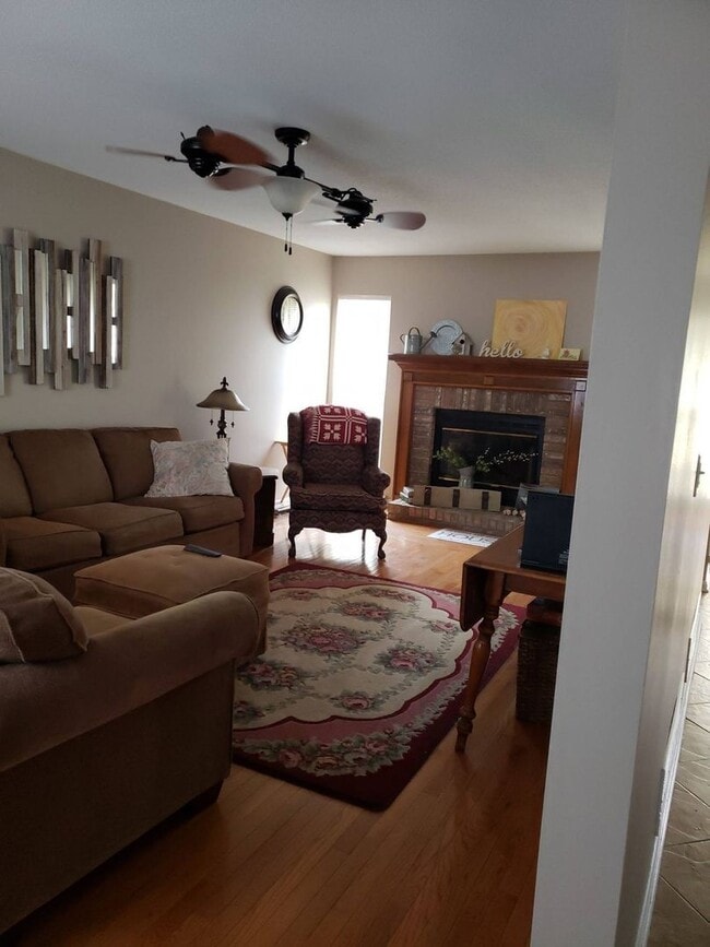 Photo - 404 Silk Oak Dr