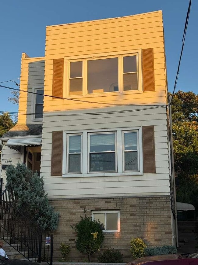 Building Photo - 7506 Cottage Ave Unit 2