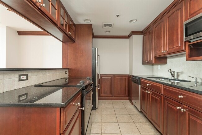 Photo - 300 Commercial St Unidad 606