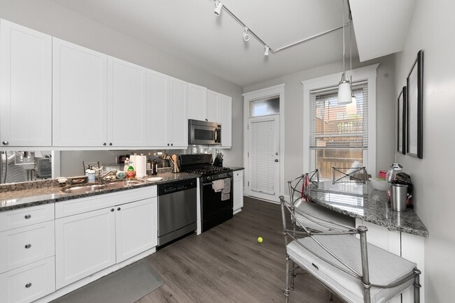 Photo - 954 W Cuyler Ave Unit # 01E