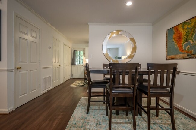 Photo - 210 E Cloverhurst Ave