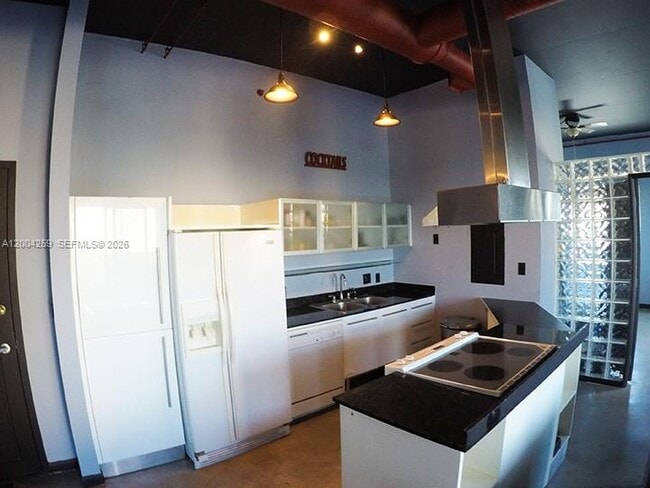 Photo - 10 SW South River Dr Unit 611