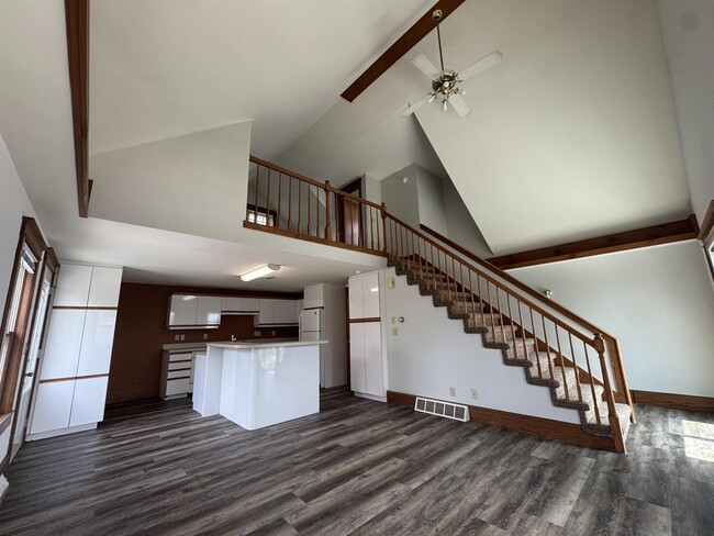 Building Photo - 208 W Main St Unit 208