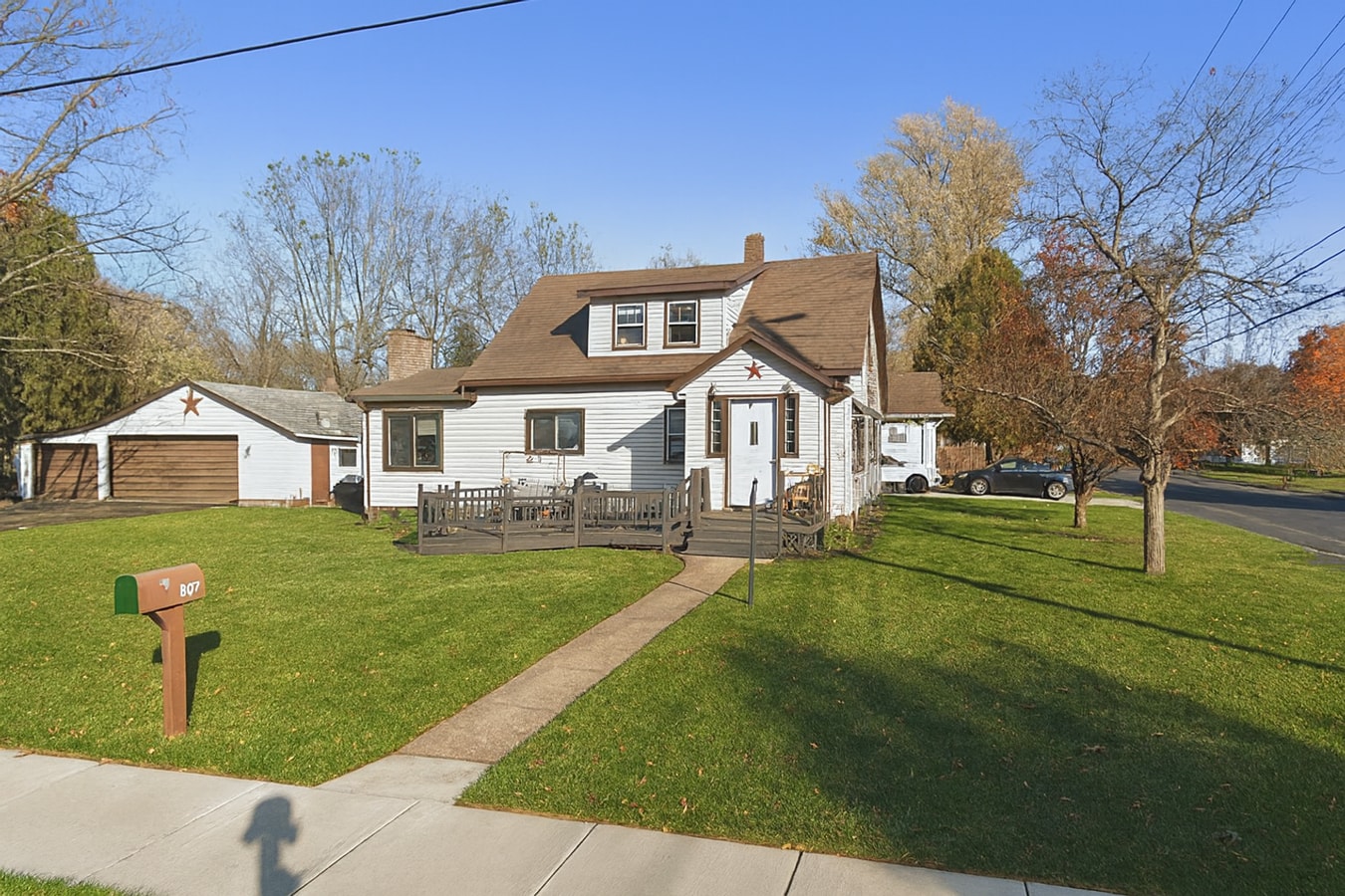 Photo - 627 E 6th St S