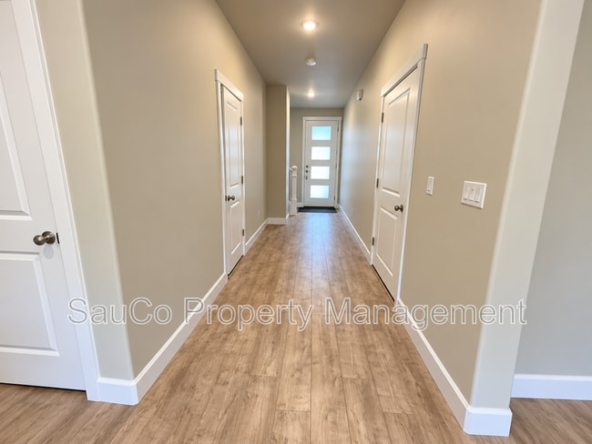 8023 NE Sabo St