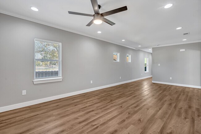 Photo - 430 N Hutcheson St