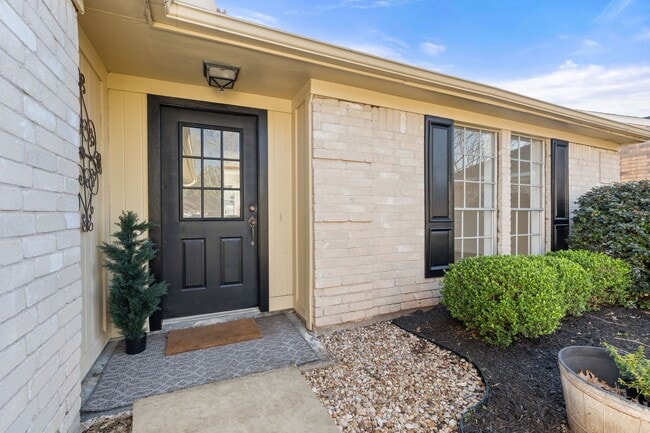Building Photo - 3932 Frontier Dr