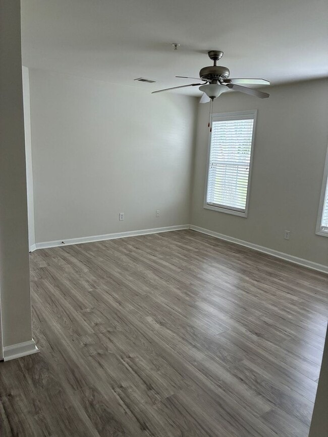 Photo - 120 Veranda Way