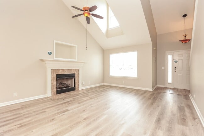 3442 Leslie Ln