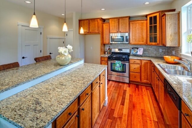 Photo - 4848 Puget Blvd SW