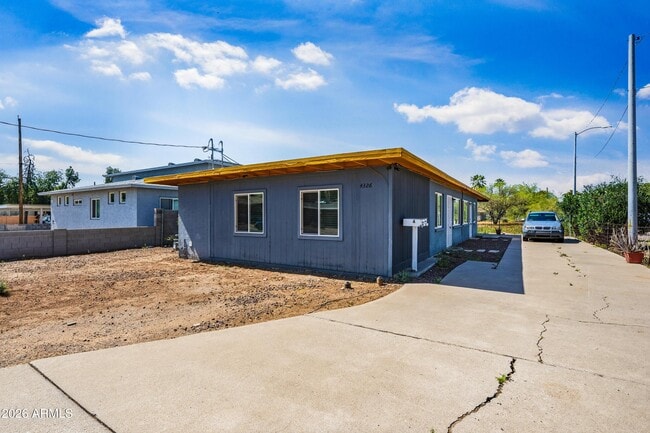 Building Photo - 4326 N 13th Pl Unit # B