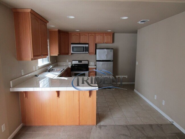 Photo - 406 Hetherington Cir