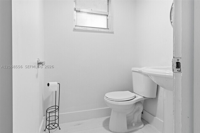 Photo - 8823 NE 4th Ave