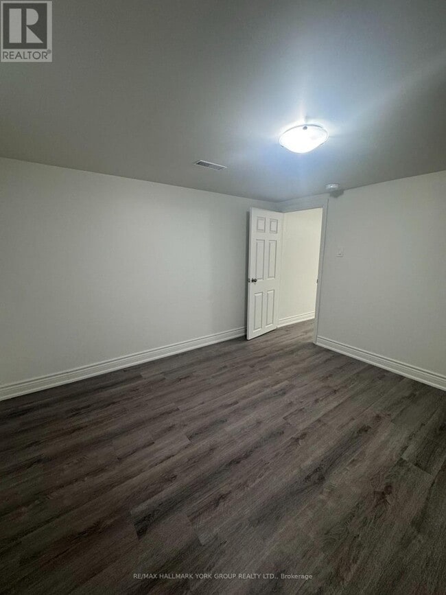 Photo - 856 Krosno Blvd