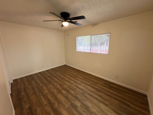 Photo - 690 W North Way