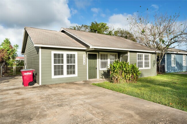 Photo - 1714 N Avenue H