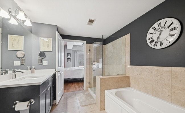 Photo - 437 W North Ave Unit 404