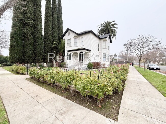 Photo - 362 W 22nd St