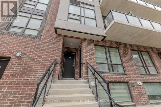 Photo - 871 Sheppard Ave W