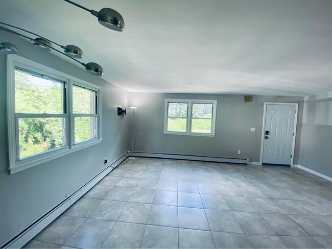 Building Photo - 28 Kenilworth Rd