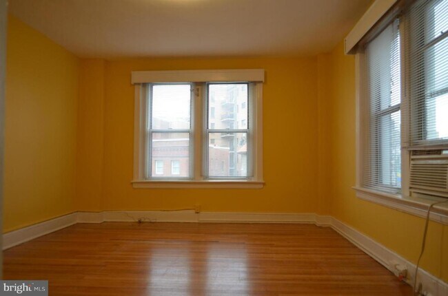 Photo - 1954 Columbia Rd NW Unidad 403