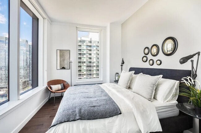 Photo - 511 W 36th St. Unidad 28B