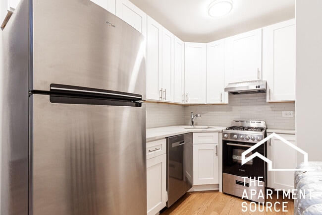 Building Photo - 516 W Cornelia Ave Unit 110