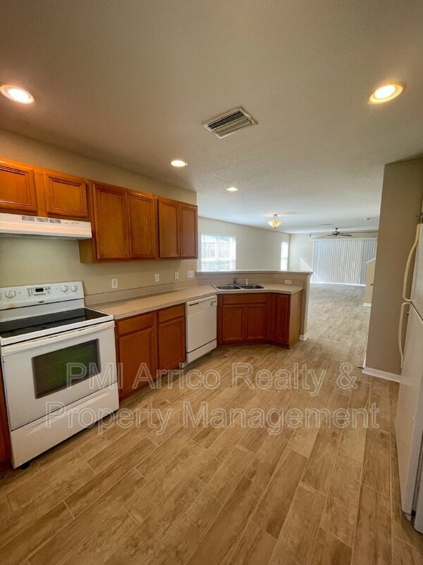 Photo - 10840 Johanna Ave