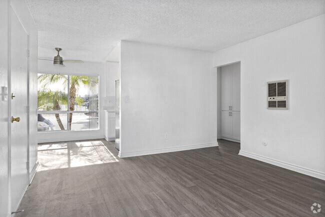 Building Photo - Terre at 1038 Peach fka Peach Palms Rental