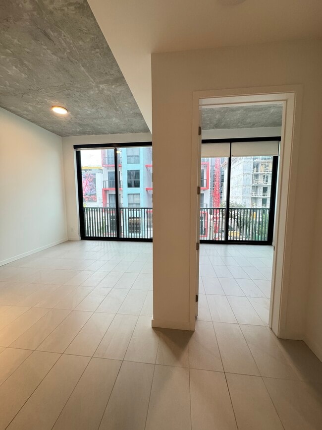 Building Photo - 112 NW 31st St Unit A2