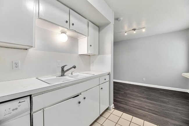 Photo - 2408 Longview St