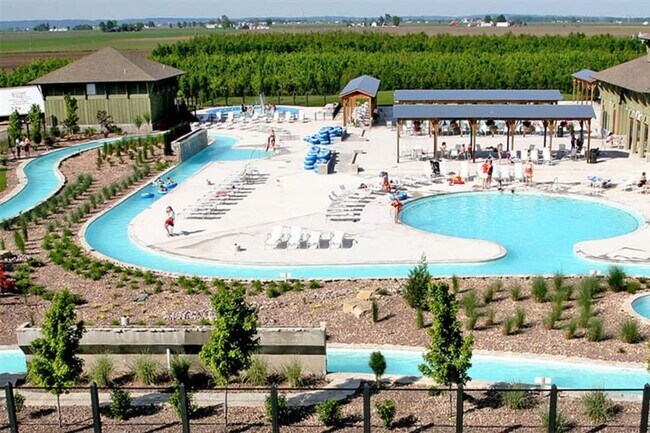 Community pool w/lazy river - 3208 Rue Royale St Unit 3