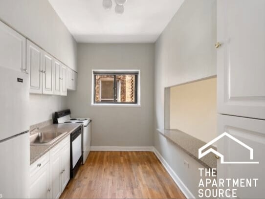 Photo - 1427 N Dearborn St