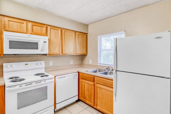 La Vista Oaks Apartments - La Vista Oaks Apartments