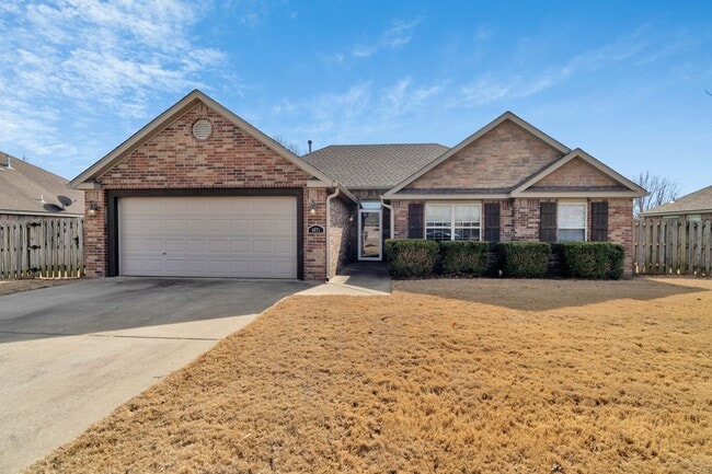 Building Photo - 4 Bedroom Brick home in Central Fayetteville!