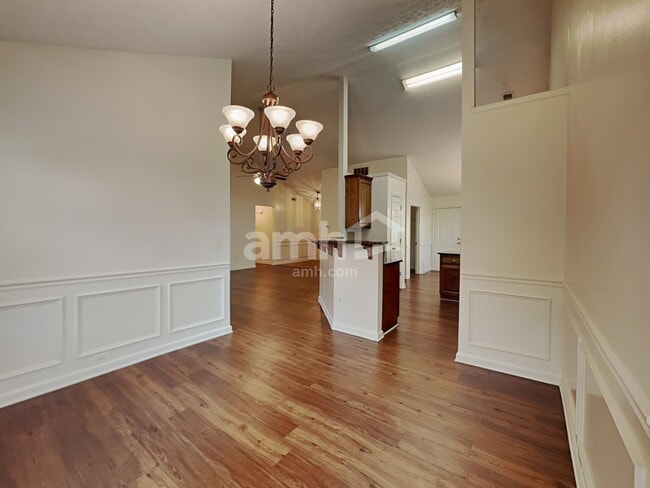 Photo - 389 Sunderland Way