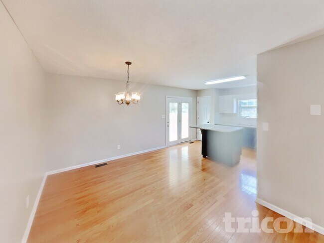 1005 Falcon Crest