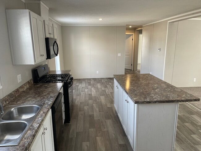 Photo - 46000 Geddes Rd