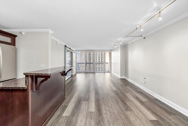 Photo - 545 N Dearborn St