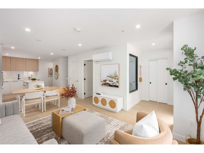 Photo - 5398-5207 207 St Unité 3 Bed