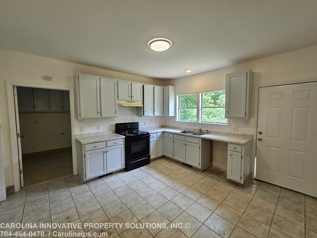 Photo - 610 N Pear St