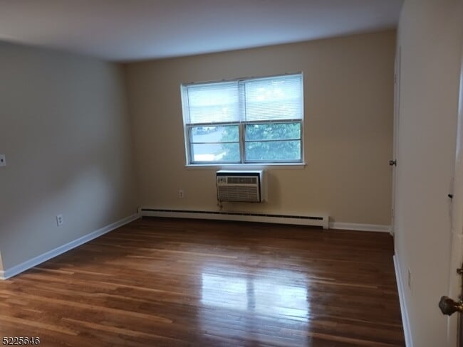 48 Gates Ave