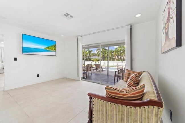 Photo - 245 Sandpiper Ave