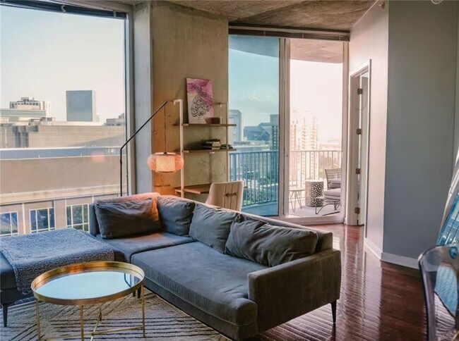 400 W Peachtree St NW Unit 2006